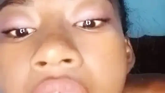 Sie lutscht gut und schluckt sein sperma am ende