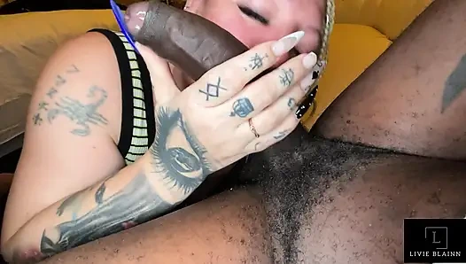 İskoç sürtük büyük zenci yarağını emiyor ve ağzına alıyor