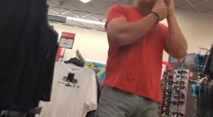 Str8 bulge in mall