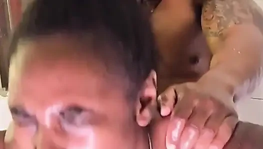 Cewek semok kulit hitam dientot habis-habisan sama kontol besar pria kulit hitam sampai dicrot di dalam