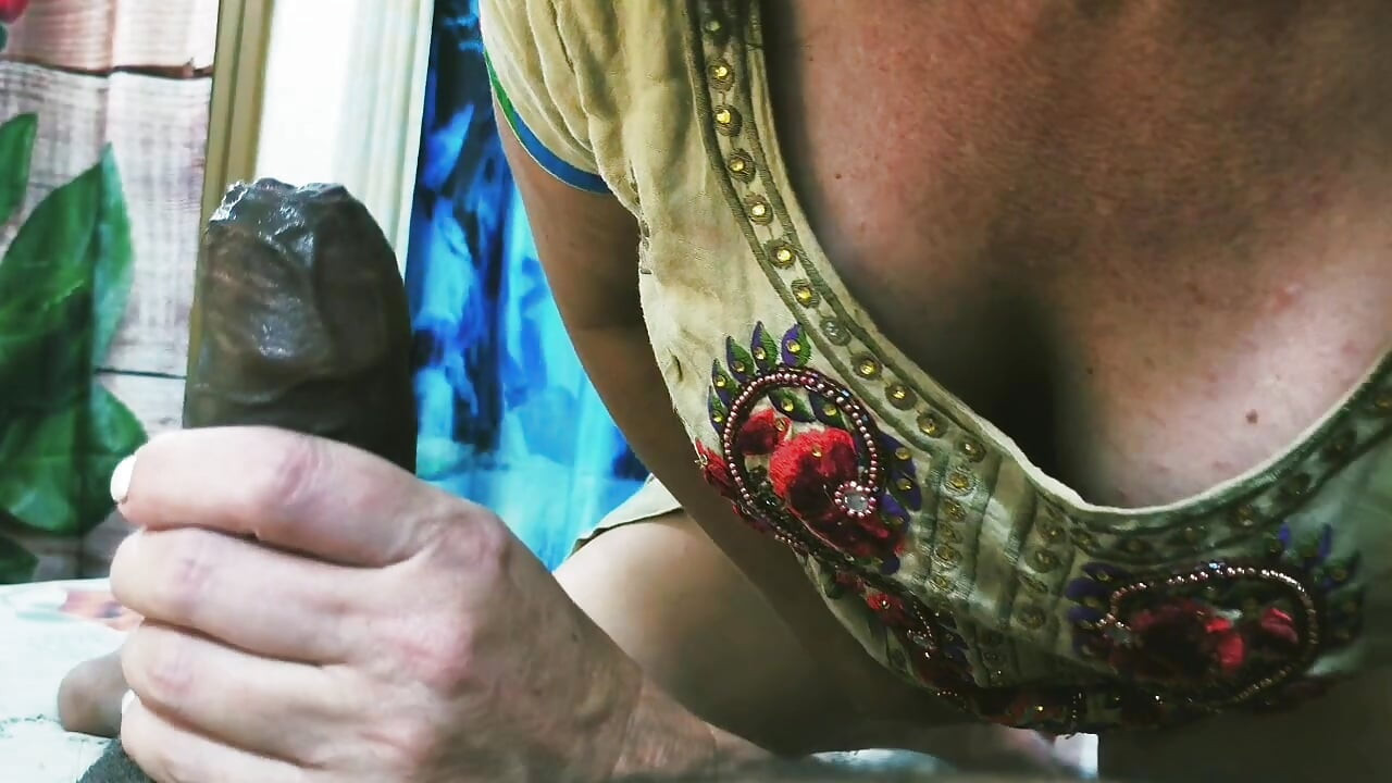 Sensual chick tries tasty BBC and kinks like a slut