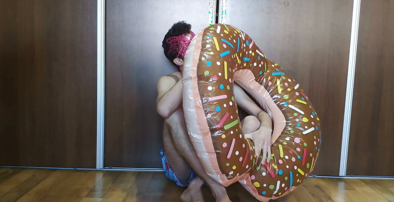 ¡Chupando mi dona inflable rápido!