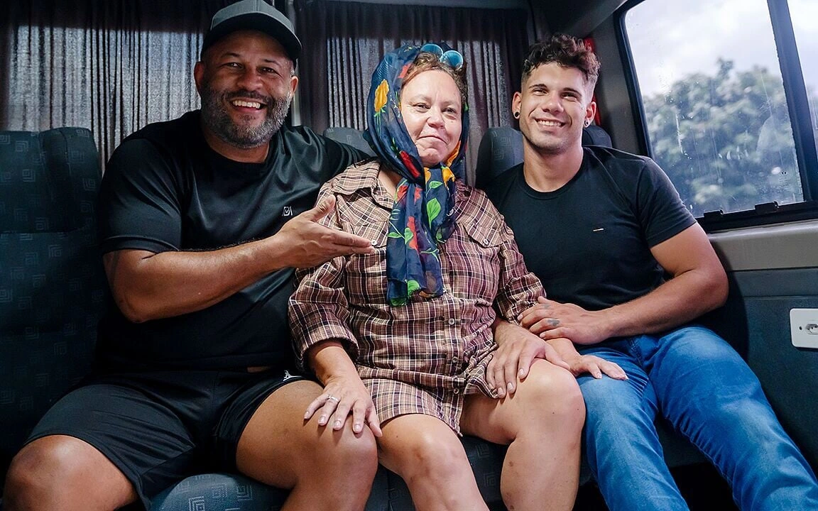 丑陋的胖熟女在我的面包车里第一次被双插