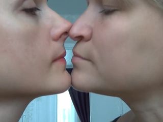 Lesbisch neus tegen neus spelen 3