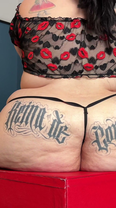 Andy Giant BBW Facesitting Massive Curves & Extreme Weight Difference