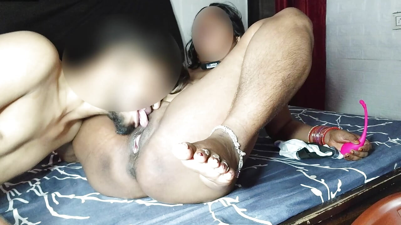 Indian Neighbour Desi Married Bhabhi Sanjana Hardcore Blowjob and Squirting Hot Sex on Bed