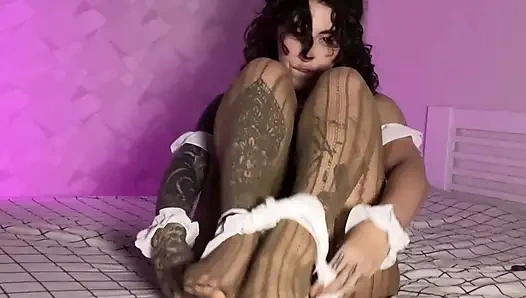 Penggodaan sepatu hak merah + menggoda pantat pakai stoking - entot pantatku pakai stoking ketat