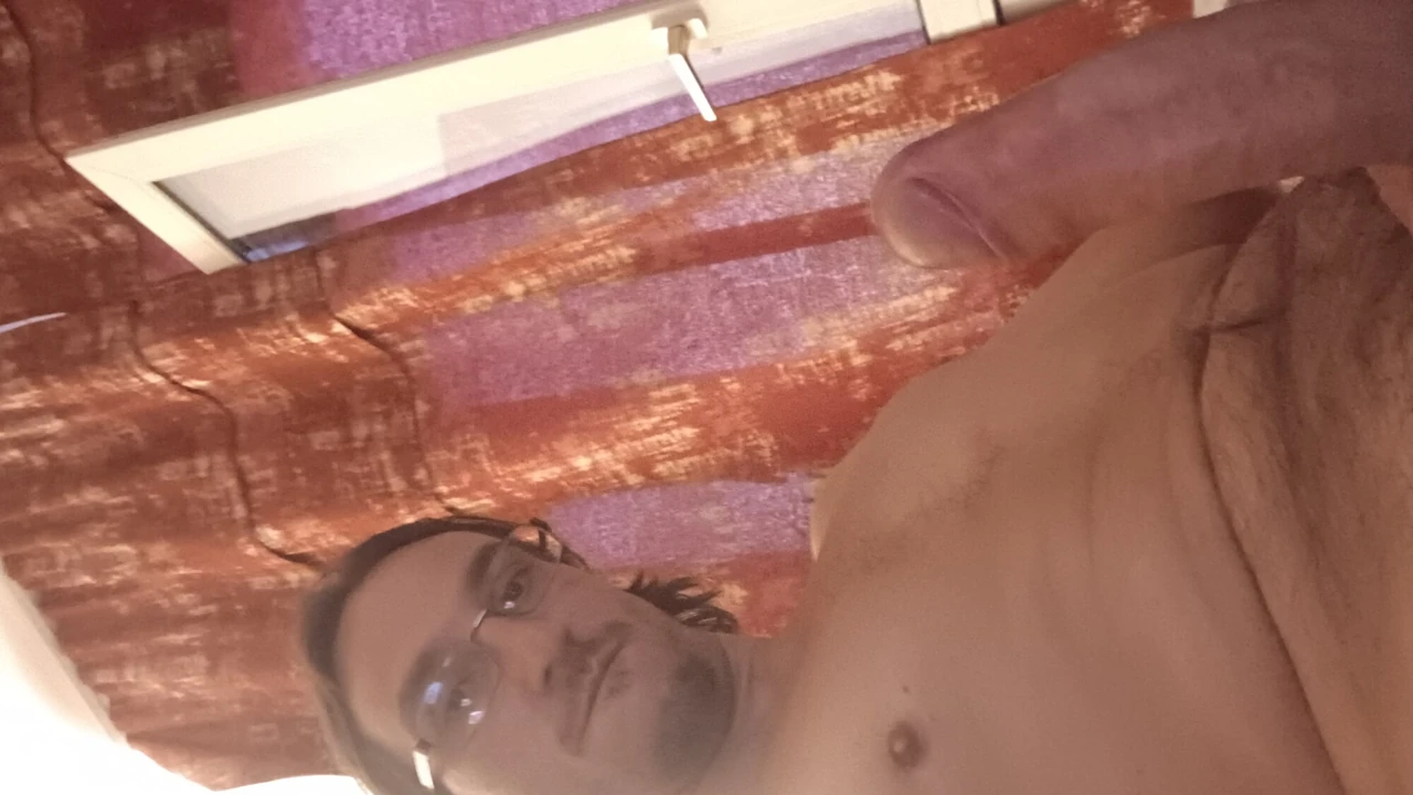 I make a short masturbation vid