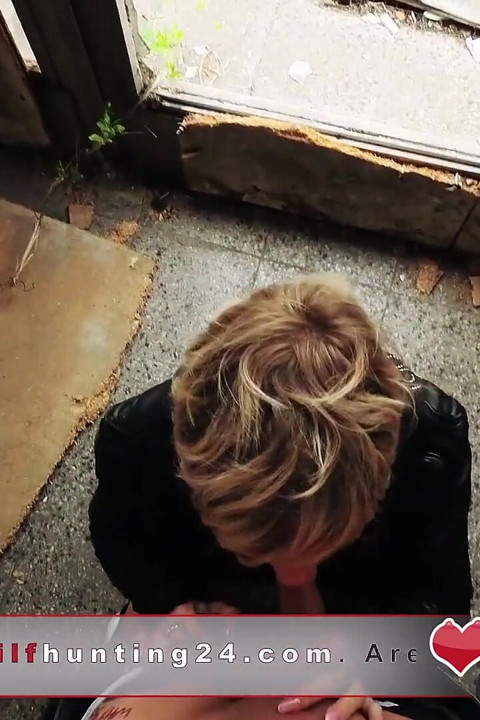 The MILF hunter bones a skinny MILF in an abandoned office building