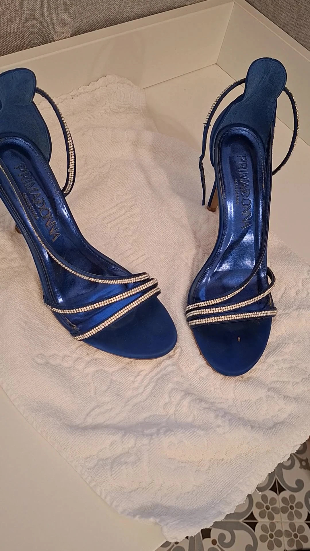 Fuck and cum in sister’s heeled shoes