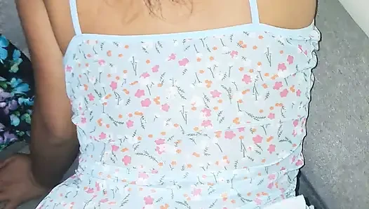 Ayah tiri saya melihat saya dengan DRESS yang sangat pendek dan seksi dan dia tidak ragu untuk menjadikan saya miliknya !! Dia memasukkan jarinya ke dalam anusku:(