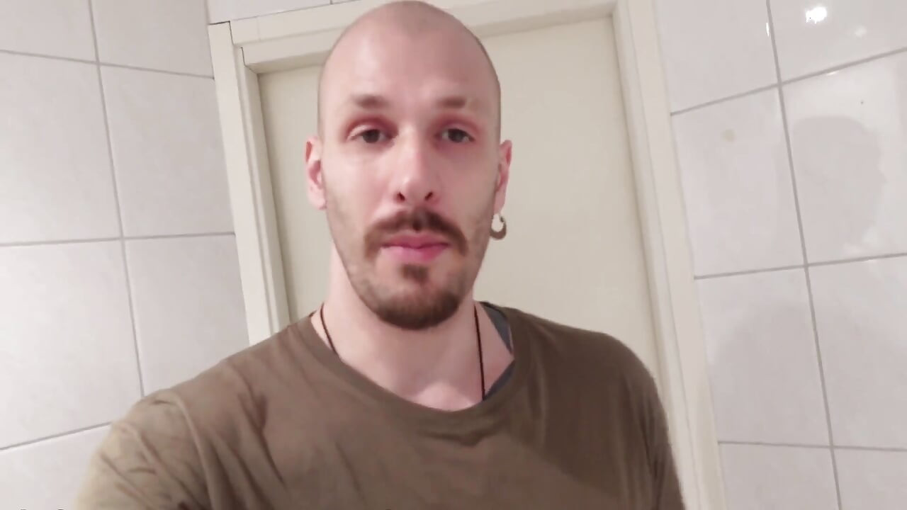 Shower Jerkoff