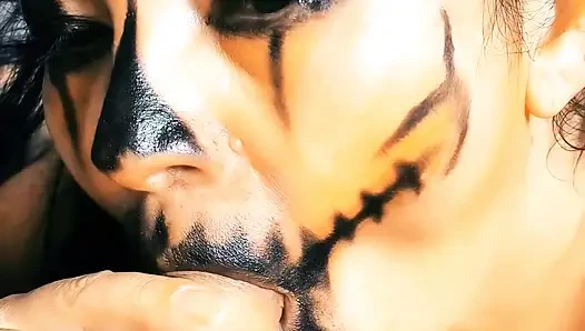 Tetangga seksi yang kerasukan melakukan blowjob terbaik dengan air mani di mulutnya dan menelan semuanya. ASMR meringis keenakan dan telan sperma