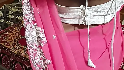 Hintli güzel Telugu teyze sari ateşli romantizm amcığı domaltarak sikiyor