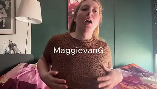 SÜßES MÄDCHEN BEFRIEDIGE SICH MIT EINEM DRACHENSCHWANZ