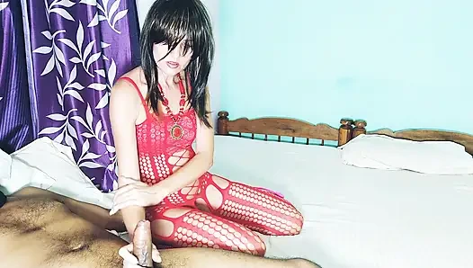 Büyük memeli orta yaşlı seksi kadınla seks seansı iyi gidiyor