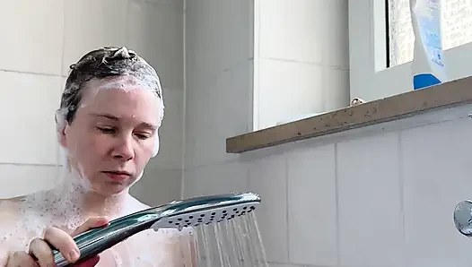 Bana küvette geliyorsun