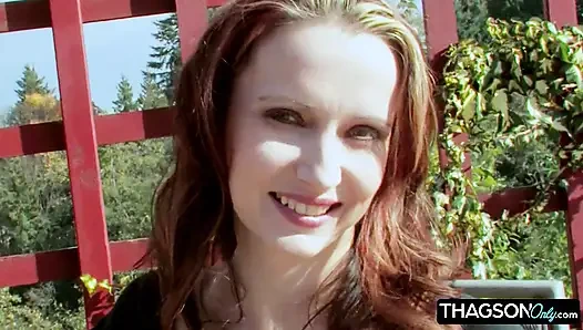 Соблазнительную брюнетку страстно вылизывают