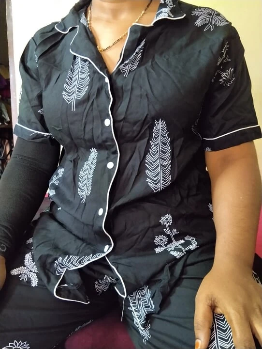 Indian desi hot Girl Showing Huge Tits And Fingering pussy