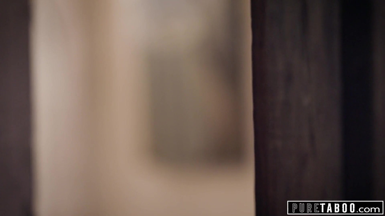 欲求不満のカップルはベビーシッターとセックスしたい