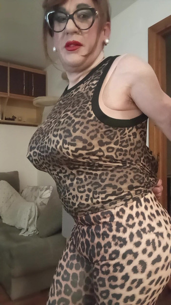 Seksi rodreisser s ogromnim sisama