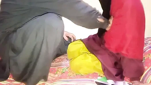 Müslüman tesettürlü kız odada eğitim öğretmeniyle seks yapıyor