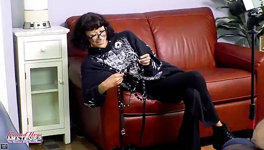 Memek briella coley si cewek cantik dengan toket besar lagi asik muasin memeknya pakai dildo