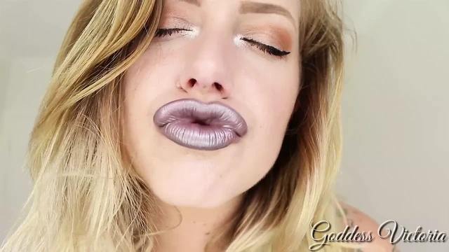 Silver lippy smooches