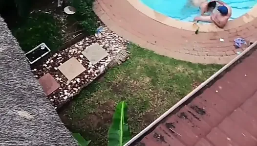 Memergoki tetanggaku bersetubuh saat terbang dengan droneku