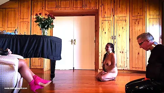 Шаловливая киска сеющей рабыни Rosie закрыта