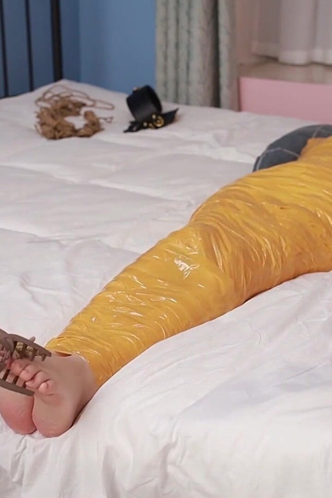 A Cute Barefoot Girlfriend Uses Tape to Bind Her Whole Body, Playing with Her Cute Bare Feet
