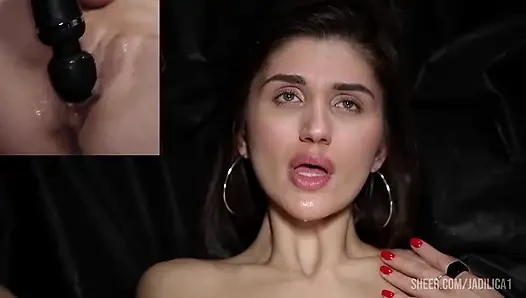 Memek sempit cewek sange ini dientot habis-habisan sampai orgasme 1 on 1
