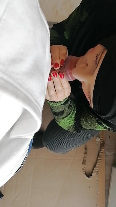 Kocam üst katta, sevgilim ise aşağıda soğuk bodrumda benim.