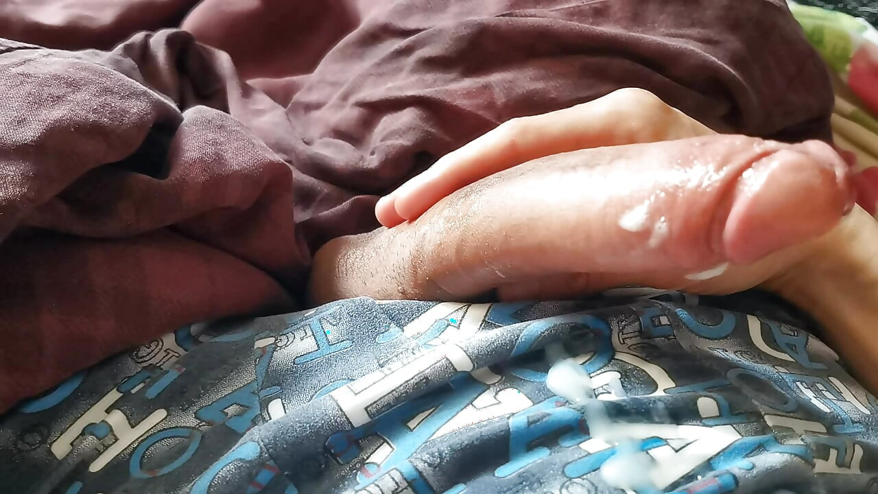 Silný výstřik a spousta spermatu po dlouhé abstinenci!