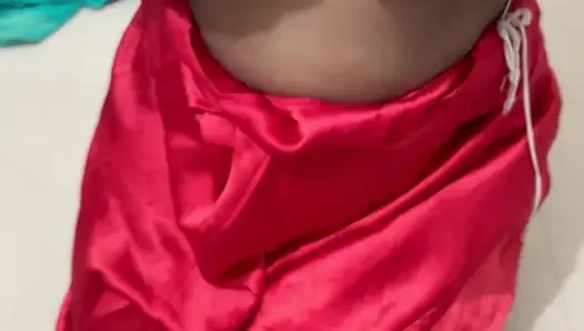 Bu guru Sundari menggoda muridnya untuk seks anal bagian -2