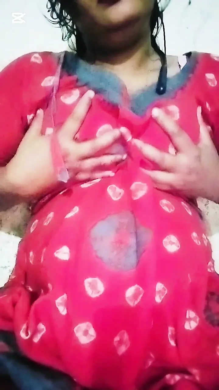 I am fingaring my pussy hardly.
