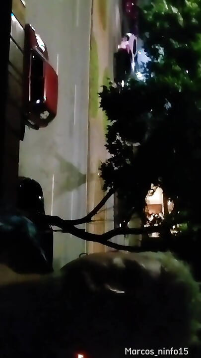 Elmentem Belo Horizonte-ba, és éjszaka megmutattam az utcán a bár előtt az erkélyen