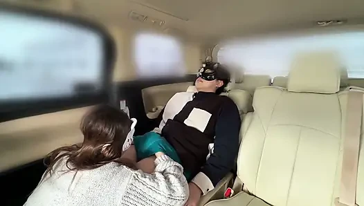 Перед работой у них был роман в машине