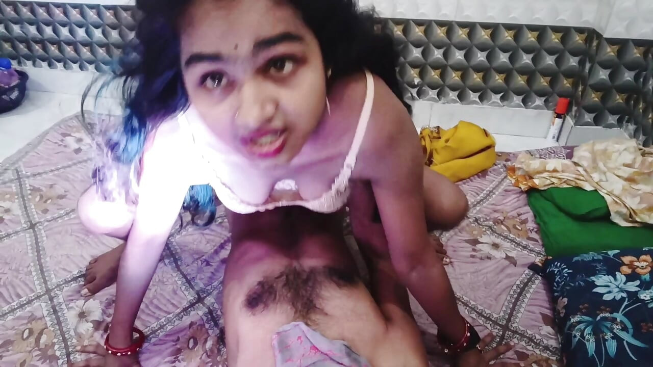 Real Desi Wife Cowgirl & Passionate Sex in Traditional Outfits