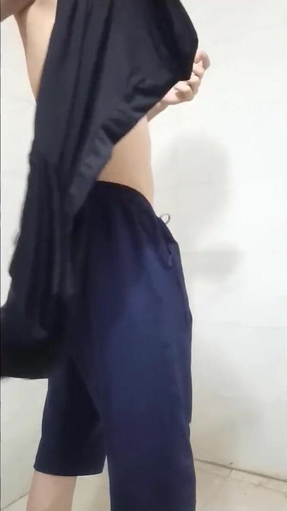 Asmr - Wassen en huidroutine van kont in de badkamer en tonen van de anus | Clip 1