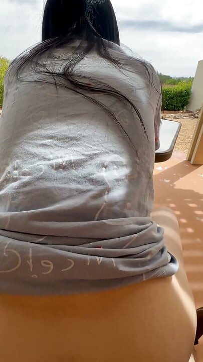 Enjoy Sex Service with a Big-assed Chinese Married Woman on an Open-air Balcony, All the Way to Internal Ejaculation