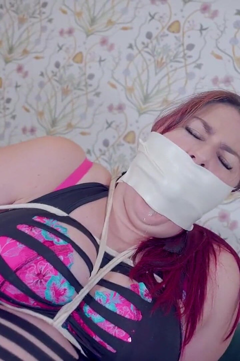 Lacey โดนแฟนหนุ่มจับได้ขณะที่เธอรอแม่! ตอนที่ 2