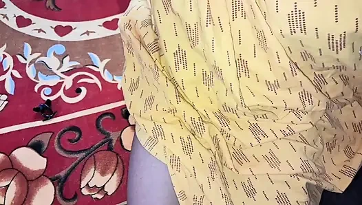 Hintli üvey anne genç üvey oğluyla sikişiyor