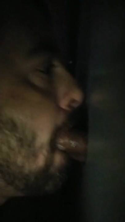 Gloryhole sauger