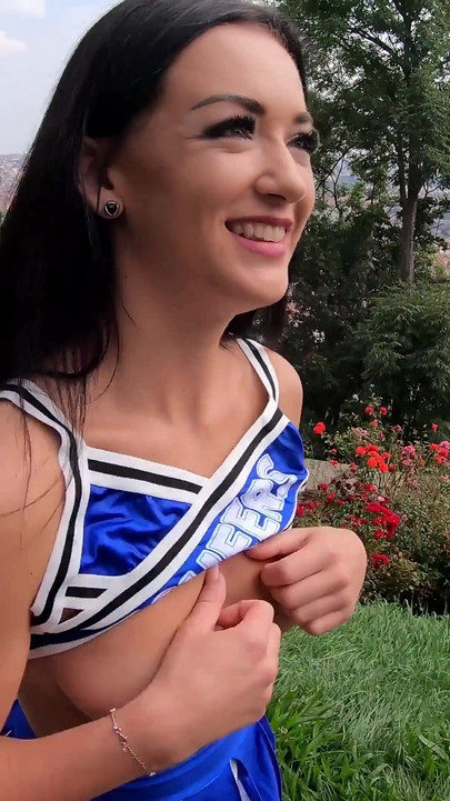 मोटी वाली गोरी चीयरलीडर zuzu sweet तीन लोगों की चुदाई के लिए अभ्यास छोड़ती है- अनैतिक 4k