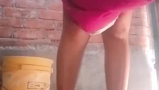 Ich bin ein schönes indisches desi-mädchen und das ist mein Video. Ich bin einfach, natürlich und selbstbewußt. Ich liebe es, echt zu sein und zu zeigen