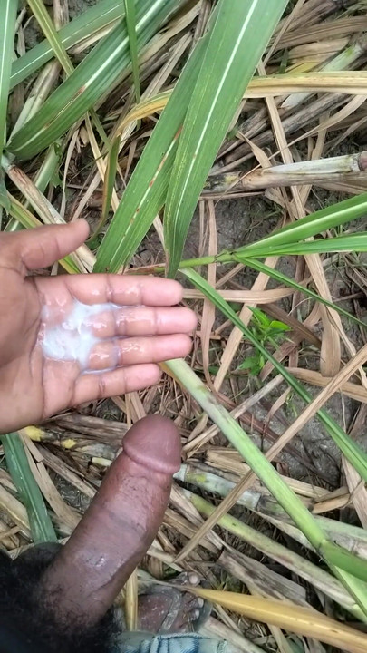 Stunning moment from "I took the semen in my hand and then in the evening I left my wife's burr for 1 hour."