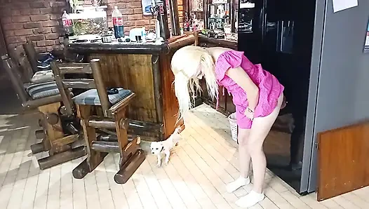 Ngentot lemari es sambil ditonton pacarku