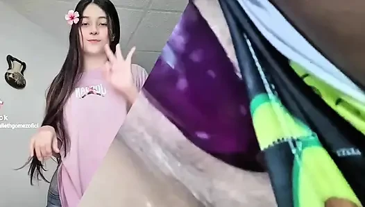 Üniformalı baştan çıkarma vahşi yatak odasındaki yarakları ve amcık alevini tutuşturuyor