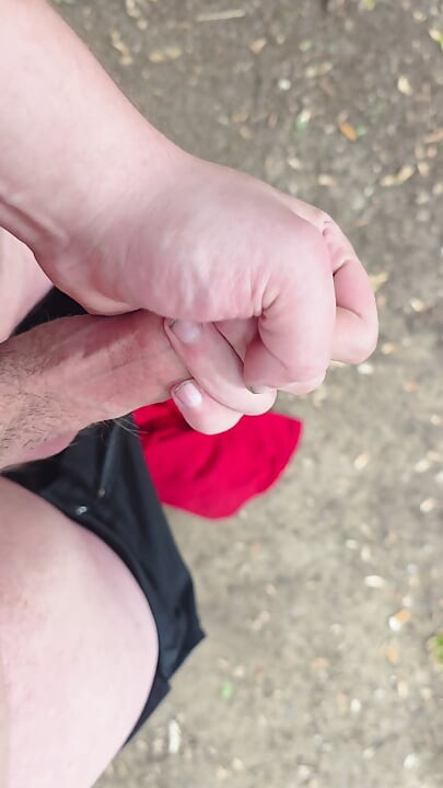 I'm really horny again in the parking lot in the forest a671